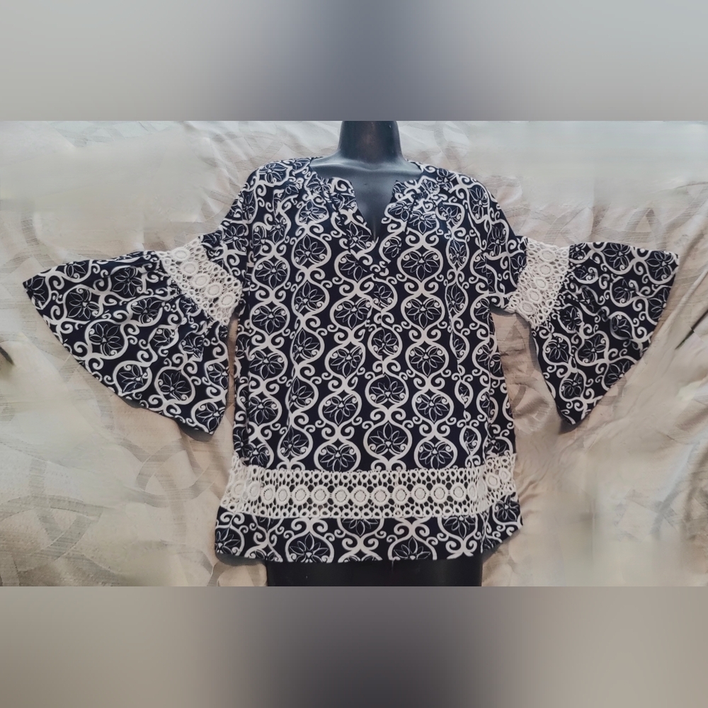 Crown & Ivy Petite Med Blue and White Lace Flute Sleeve Blouse Sz MP